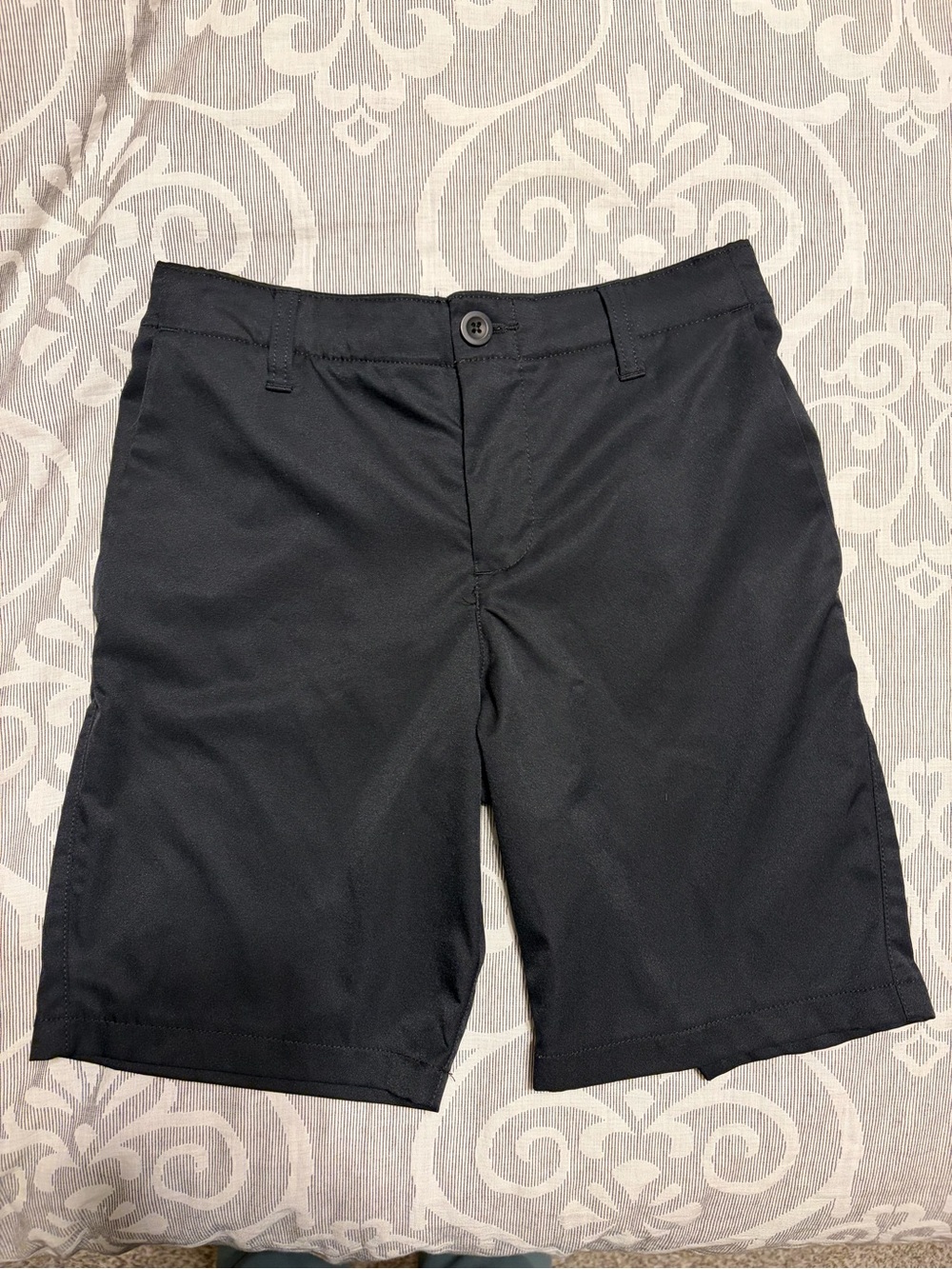 Under Armour Youth Size 12 Black Golf Shorts - Classic Casual